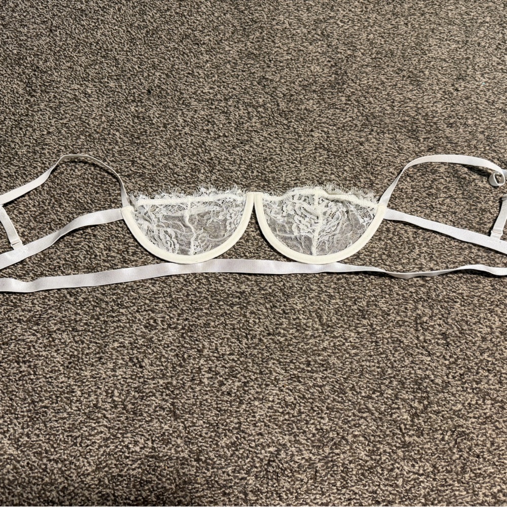 Delicate Lace Underwire Bra in White